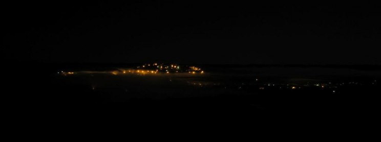 Cordes sur Ciel dans la brume de la nuit