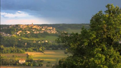 Vue de Cordes sur Ciel depuis La Couronne